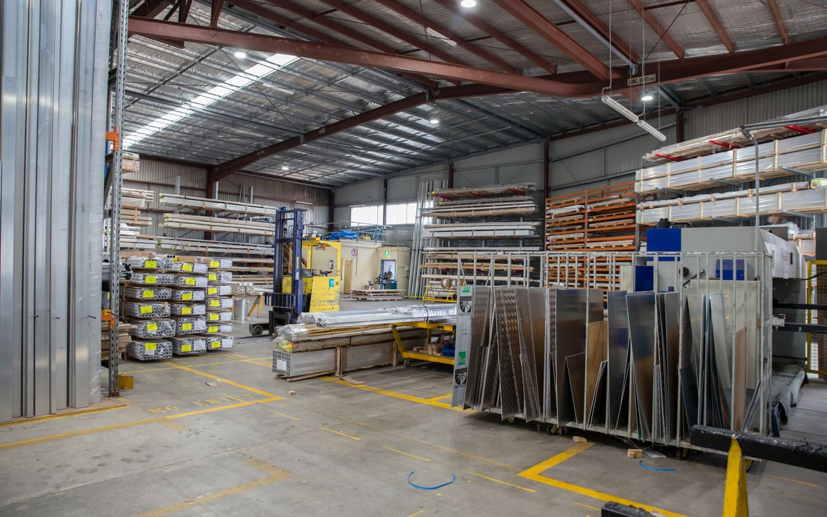Manufacturing & Logistics — large distribution warehouse